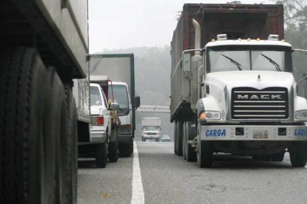 Restringirán la circulación del transporte de carga pesada a partir del 17 de abril