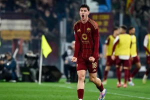 Rome (Italy), 13/04/2025.- Roma's Matias Soule celebrates his goal during the Serie A soccer match between SS Lazio and AS Roma at the Olimpico stadium in Rome, Italy, 13 April 2025. (Italia, Roma) EFE/EPA/Riccardo Antimiani