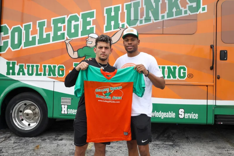 Xavier Restrepo, de origen colombiano, firma con los Tennessee Titans de la NFL. (Captura de pantalla)