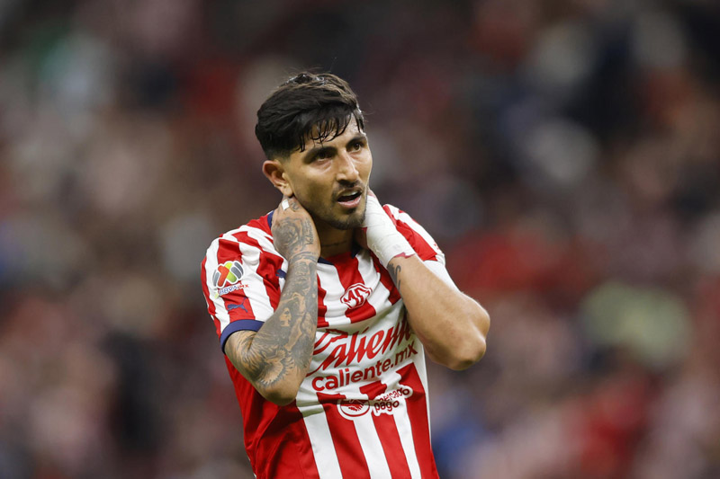 Víctor 'Pocho' Guzmán sufre fractura durante la pretemporada de las Chivas