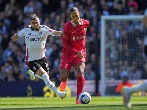 Van Dijk avanza en su renovación con Liverpool