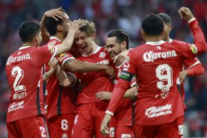 Toluca derrota al Santos y empata con el América en la cima