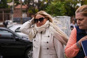 La exesposa de Diego Maradona, Veronica Ojeda, llegando a los juzgados de San Isidro el martes en Buenos Aires (Argentina). EFE/Juan Ignacio Roncoroni