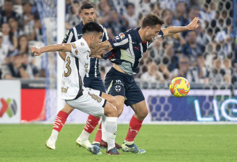 Imagen de archivo de Sergio Canales (d) de Monterrey. EFE/ Miguel Sierra