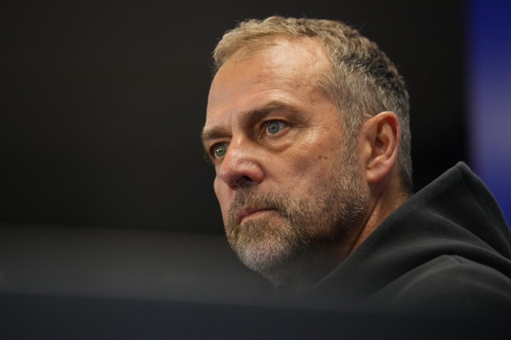 El técnico alemán del FC Barcelona, Hansi Flick, durante la rueda de prensa previa al partido ante el Sevilla. EFE/Alejandro Garcia