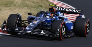 Carlos Sainz, en un momento de la clasificación para el Gran Premio de Japón de Fórmula 1 2025 en el Circuito de Suzuka. EFE/EPA/FRANCK ROBICHON