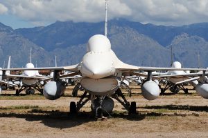una flota de F16 viejos que no vuelan