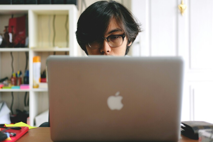 Un joven informático buscaba trabajo. Así que "hackeó" LinkedIn para recibir siempre las ofertas primero