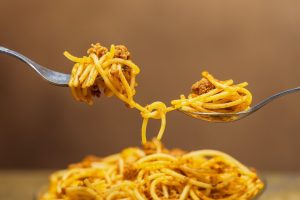 por qué nos pringamos comiendo espaguetis