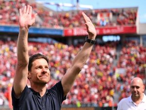Xabi Alonso se despide con derrota