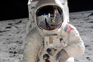 Nadie ha salido jamás de la atmósfera terrestre, ni quiera cuando fuimos a la Luna. La NASA tiene una explicación