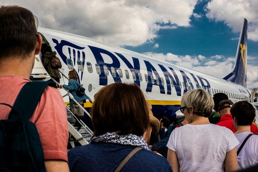 Ryanair sigue vendiendo vuelos a precio de autobús y aún así gana mucho dinero. Su negocio empieza después del check-in