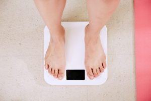 Obsesionarse con perder peso es una idea malísima para perder peso. Por suerte, la ciencia tiene otras mucho más efectivas