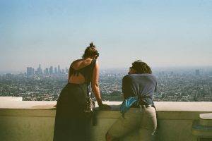 Las apps de citas prometían ser el fin de las viejas agencias matrimoniales. El resultado ha sido bastante distinto