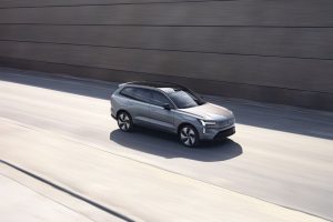 Volvo ha equipado su SUV eléctrico con un LiDAR potentísimo. Tanto que el riesgo de freír la cámara de tu móvil es real
