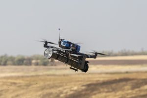 Ucrania ha convertido drones en soldados armados contra Rusia. Ya no hace falta "sacrificarlos" porque llevan lanzagranadas