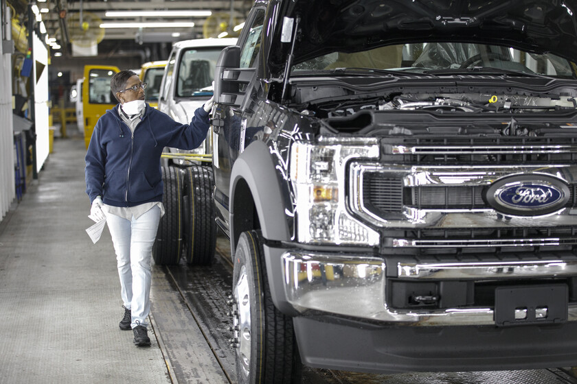 Si la pregunta es cuánto dinero amasar robando parachoques de coche, un jubilado y un empleado de Ford ya lo saben: millones
