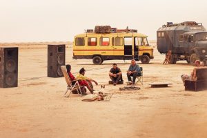 'Sirat' es brutal. Óliver Laxe sobrecoge con una expedición imposible entre Werner Herzog y Mad Max