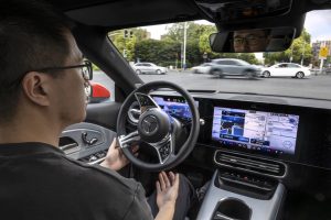 Los fabricantes han llenado los coches de asistentes de seguridad. Lo peor no es que no los usemos: es que ni los entendemos