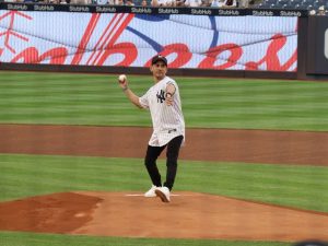 Lanzamiento ceremonial en MLB para J-Alvarado