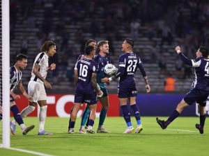 Navarro fue titular y Talleres ganó en la Libertadores