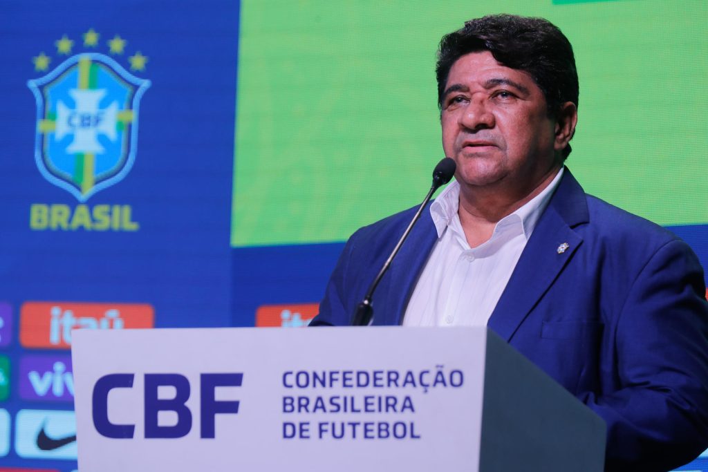 El presidente de la Confederación Brasileña de Fútbol (CBF), Ednaldo Santos Rodrigues, habla durante el anuncio de los jugadores para la Copa América de la CBF, en Río de Janeiro. EFE/ André Coelho