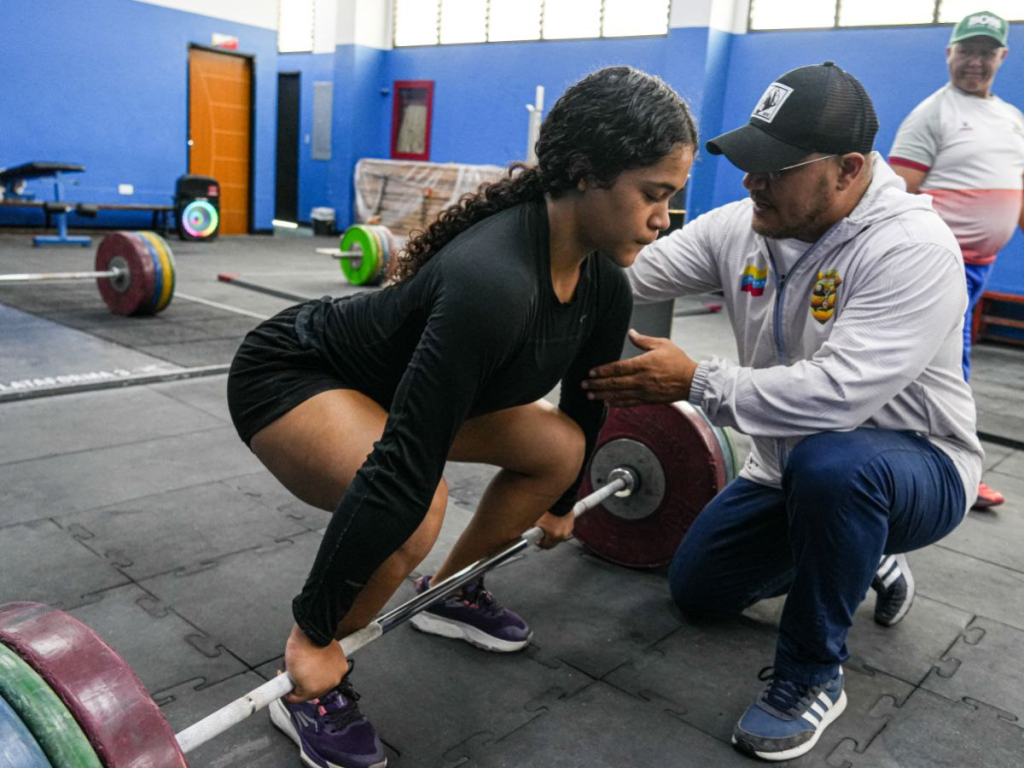 Henry Velásquez ha hecho de las pesas un apostolado de vida