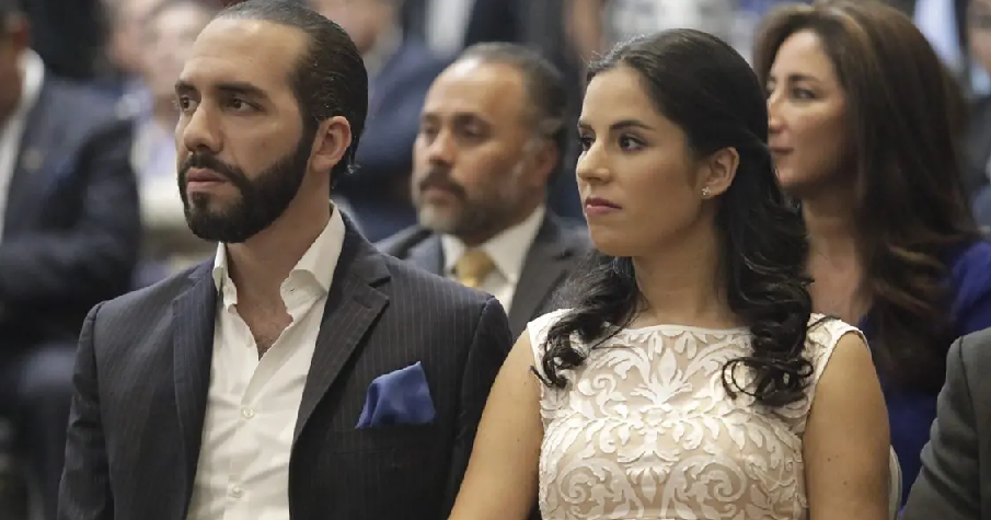 Gabriela de Bukele recibe críticas de venezolanas por su post del Día de las Madres