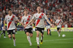 Franco Mastantuono de River Plate celebrando gol ante Independiente del Valle en Copa Libertadores. 7 X: @RiverPlate