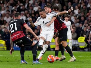 Real Madrid gana y pone a esperar al Barcelona