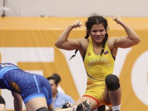 Lucha femenina también sumó en Monterrey