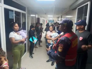 Funcionarios realizan inspecciones en infraestructuras públicas tras sismos en el estado Sucre