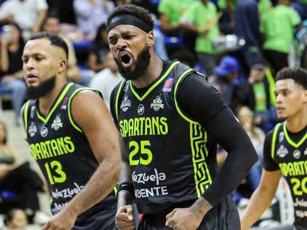Spartans pegó primero ante Trotamundos