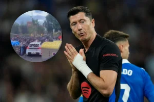 Cornellá de Llobregat (Barcelona), 15/05/2025.- El delantero polaco del FC Barcelona, Robert Lewandowski, durante el encuentro correspondiente a la jornada 36 de Laliga EA Sports que disputan hoy jueves frente al RCD Espanyol en el RCDE Stadium, en Cornellá de Llobregat, Barcelona. EFE / Alejandro García.