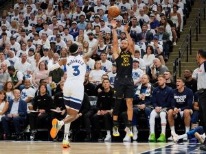 Warriors arrancan con ventaja ante Wolves