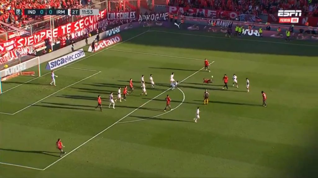 Golazo de Santiago Montiel, en el partido entre Independiente de Avellaneda e Independiente Rivadavia en la Liga Argentina. Captura de pantalla.