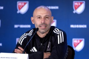 "Sigue fuera de la convocatoria", Mascherano sobre Luis Suárez