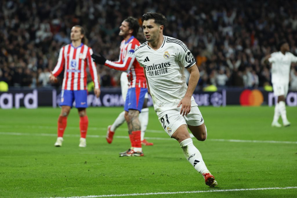 El centrocampista del Real Madrid, Brahim Díaz, tras conseguir el segundo gol del equipo madridista durante el encuentro correspondiente a la ida de los octavos de final de la Liga de Campeones que Real Madrid y Atlético de Madrid disputaron en el estadio Santiago Bernabéu, en Madrid. EFE/Juanjo Martín.