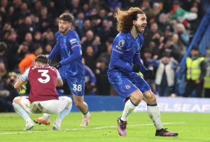 El jugador del Chelsea Marc Cucurella celebra un gol durante el partido de la Premier League que han jugado Chelsea FC y West Ham United, en Londres, Reino Unido. EFE/EPA/NEIL HALL