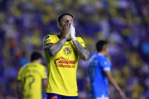 Paul Rodríguez de América reacciona este martes, en un juego de ida por los cuartos de final de la CONCACAF Champions Cup 2025 en el estadio Ciudad de los Deportes en la Ciudad de México (México). EFE/ Sáshenka Gutiérrez