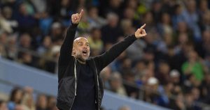 Pep Guardiola, durante el partido. EFE/EPA/PETER POWELL.