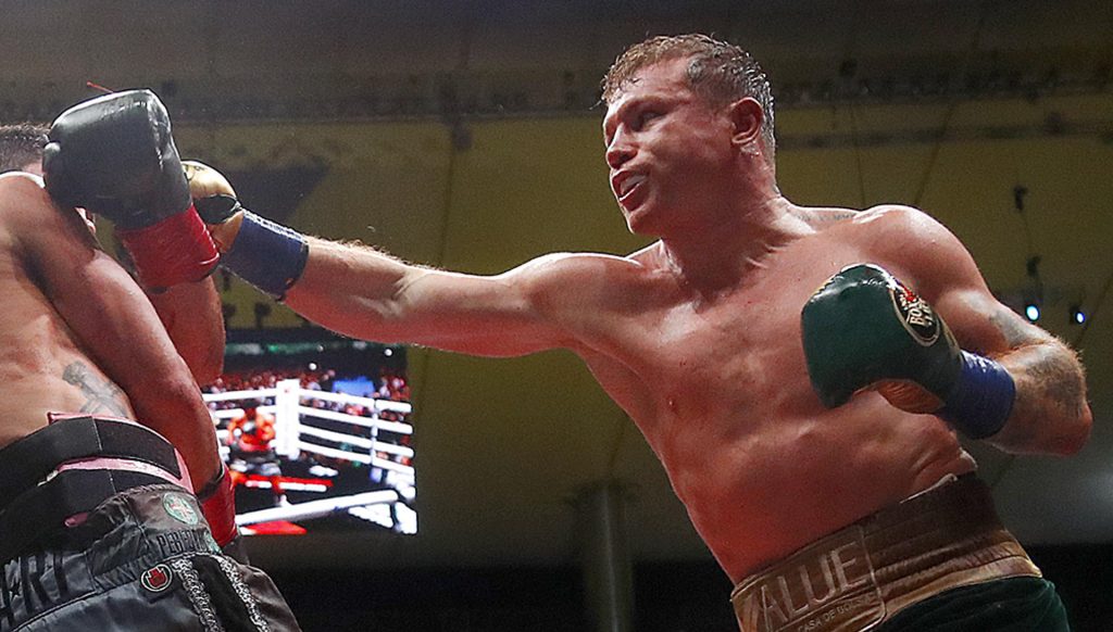 El mexicano Saúl "Canelo" Álvarez (d), en una imagen de archivo. EFE/Francisco Guasco