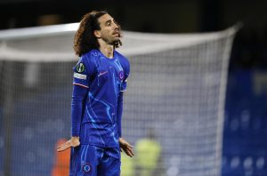 El futbolista del Chelsea Marc Cucurella celebra su gol contra el Legia de Varsovia en los cuartos de final de la Liga Conferencia. EFE/EPA/TOLGA AKMEN Conference League