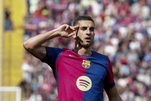 El delantero del FC Barcelona Ferrán Torres celebra su gol ante el Celta de Vigo durante el partido de la jornada 32 de LaLiga EA Sports que FC Barcelona y Celta de Vigo disputaron en el estadio olímpico Lluís Companys en Barcelona. EFE/ Alberto Estévez