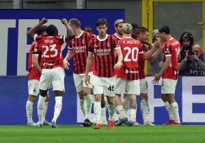 El jugador del AC Milan Luka Jovic celebra un gol durante el partido de cuelta de semifinales de Copa jugado en el Giuseppe Meazza stadium en Milan, Italia. EFE/EPA/MATTEO BAZZI