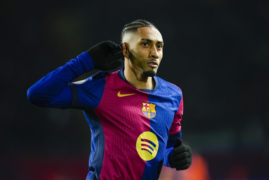 El delantero del Barcelona Raphinha en el Estadio Olímpico Lluis Companys en foto de archivo de Alejandro García. EFE