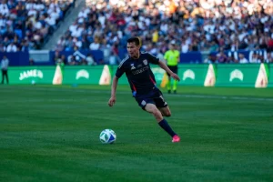 Hirving Lozano en el partido entre el San Diego FC y el LA Galaxy.